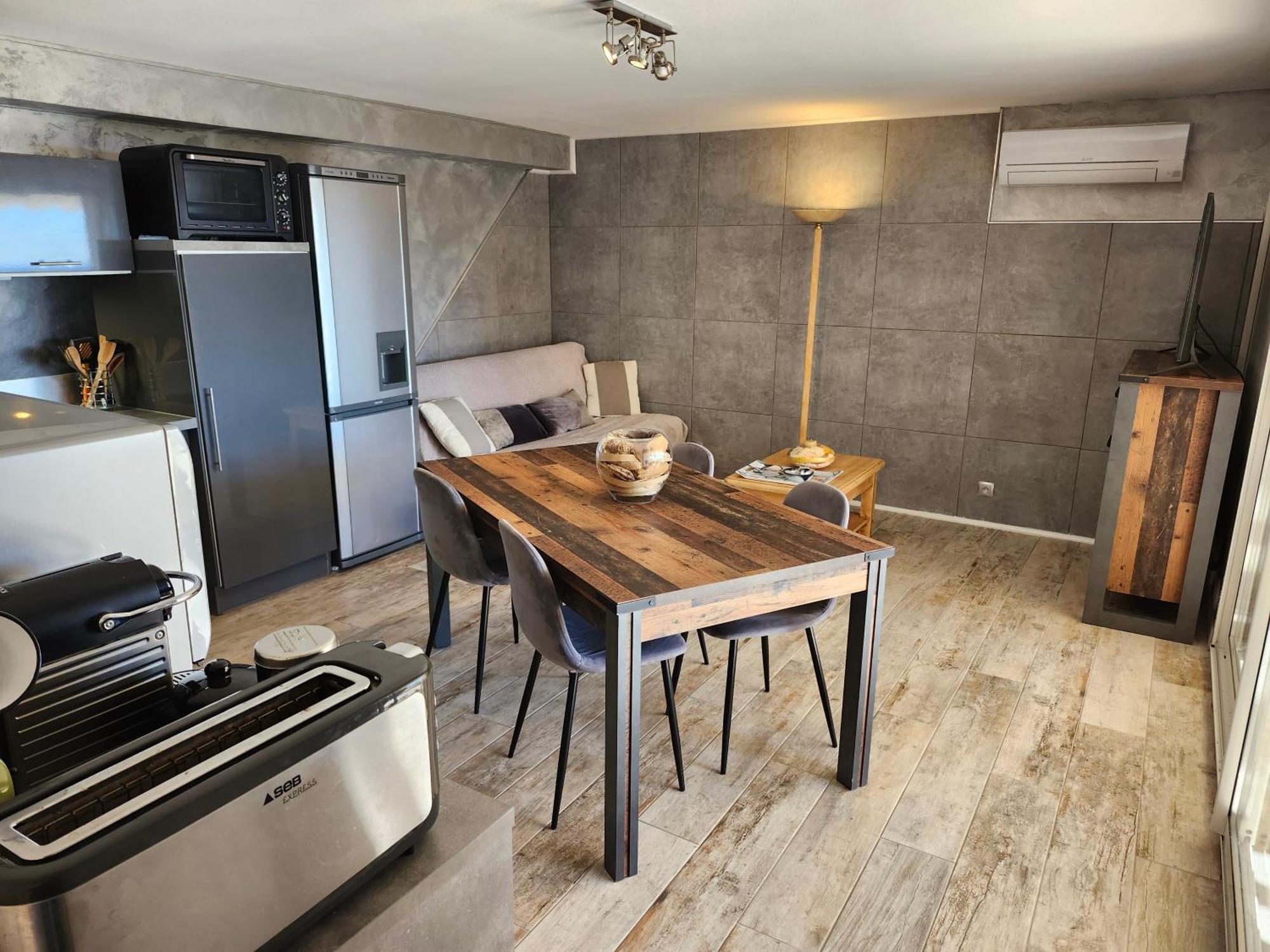 Apartment Rez De Jardin Dans Vue *